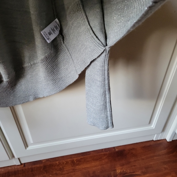 Smartwool Nokoni Dolman Sleeve Style Poncho Cream & Shimmer Gray - Picture 9 of 12